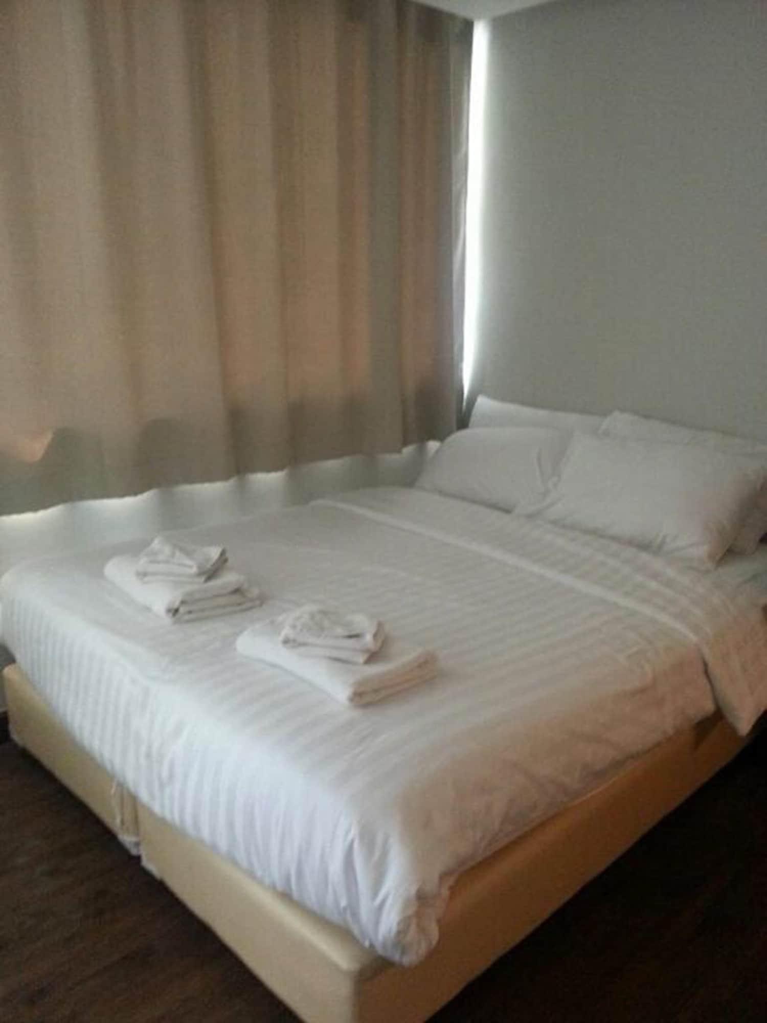 Nantra Silom Hotel Bangkok Bagian luar foto