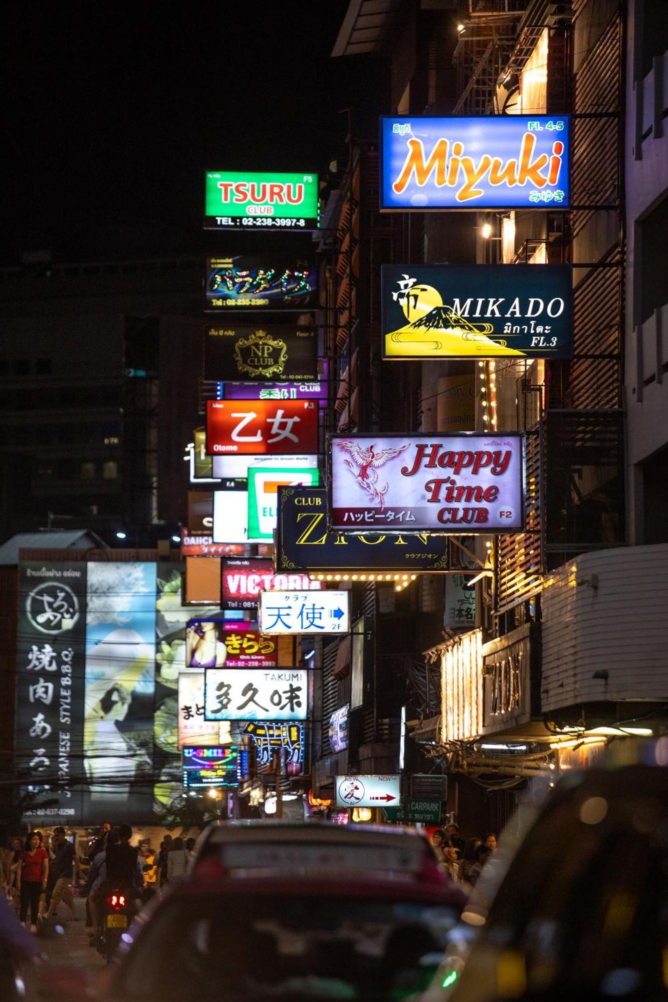 Nantra Silom Hotel Bangkok Bagian luar foto