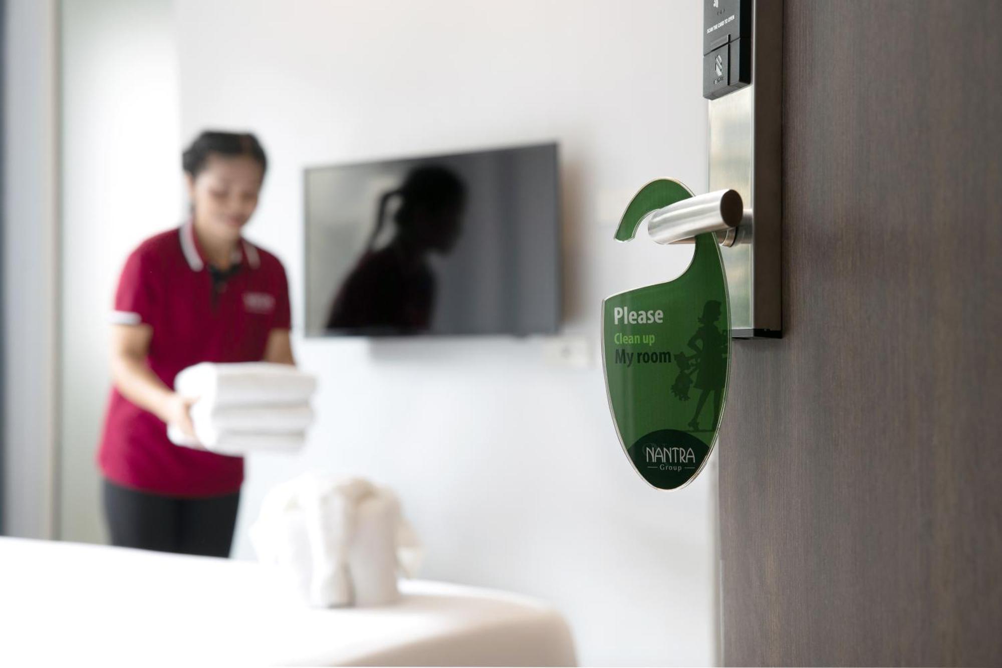 Nantra Silom Hotel Bangkok Bagian luar foto