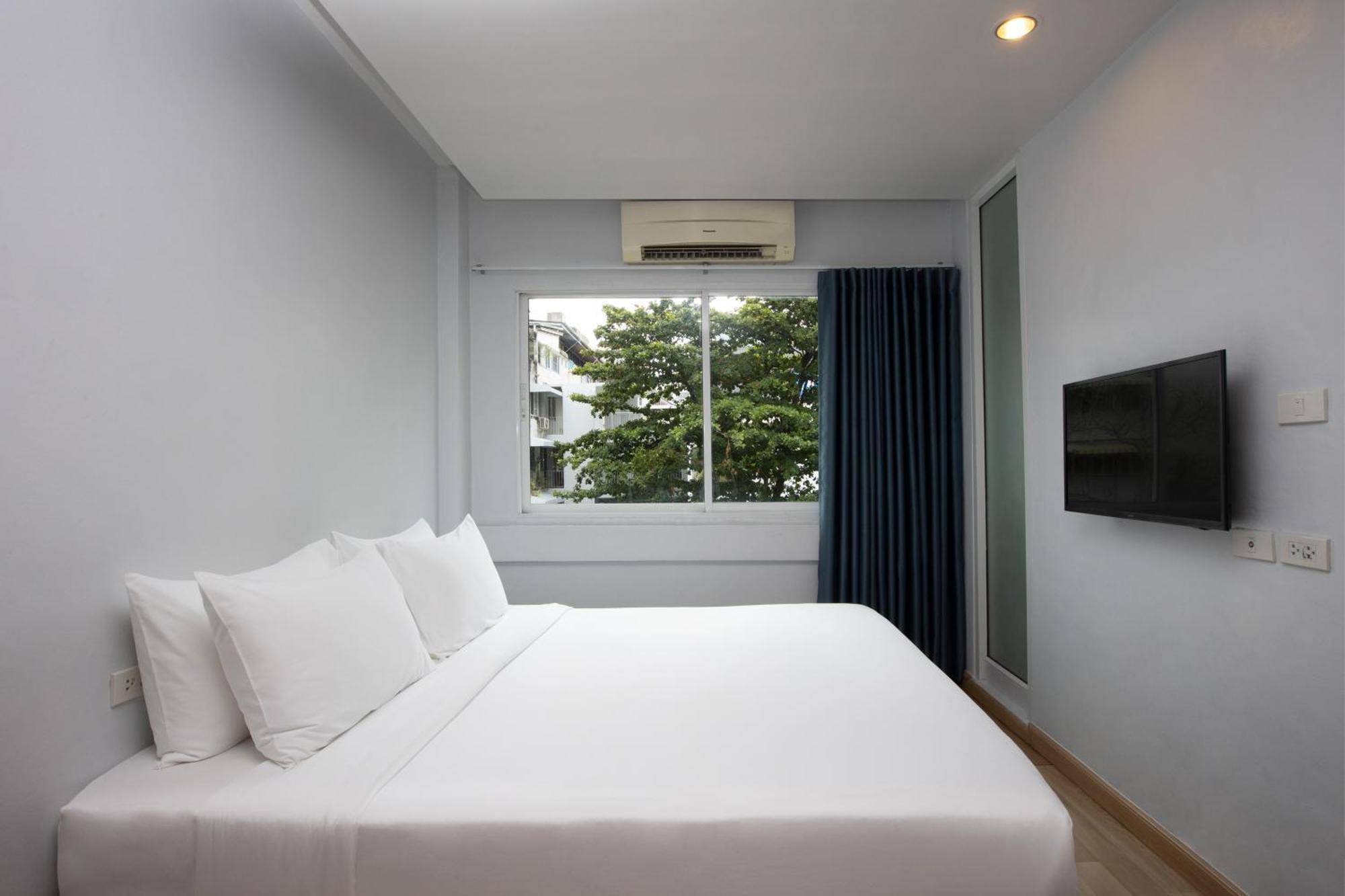 Nantra Silom Hotel Bangkok Bagian luar foto