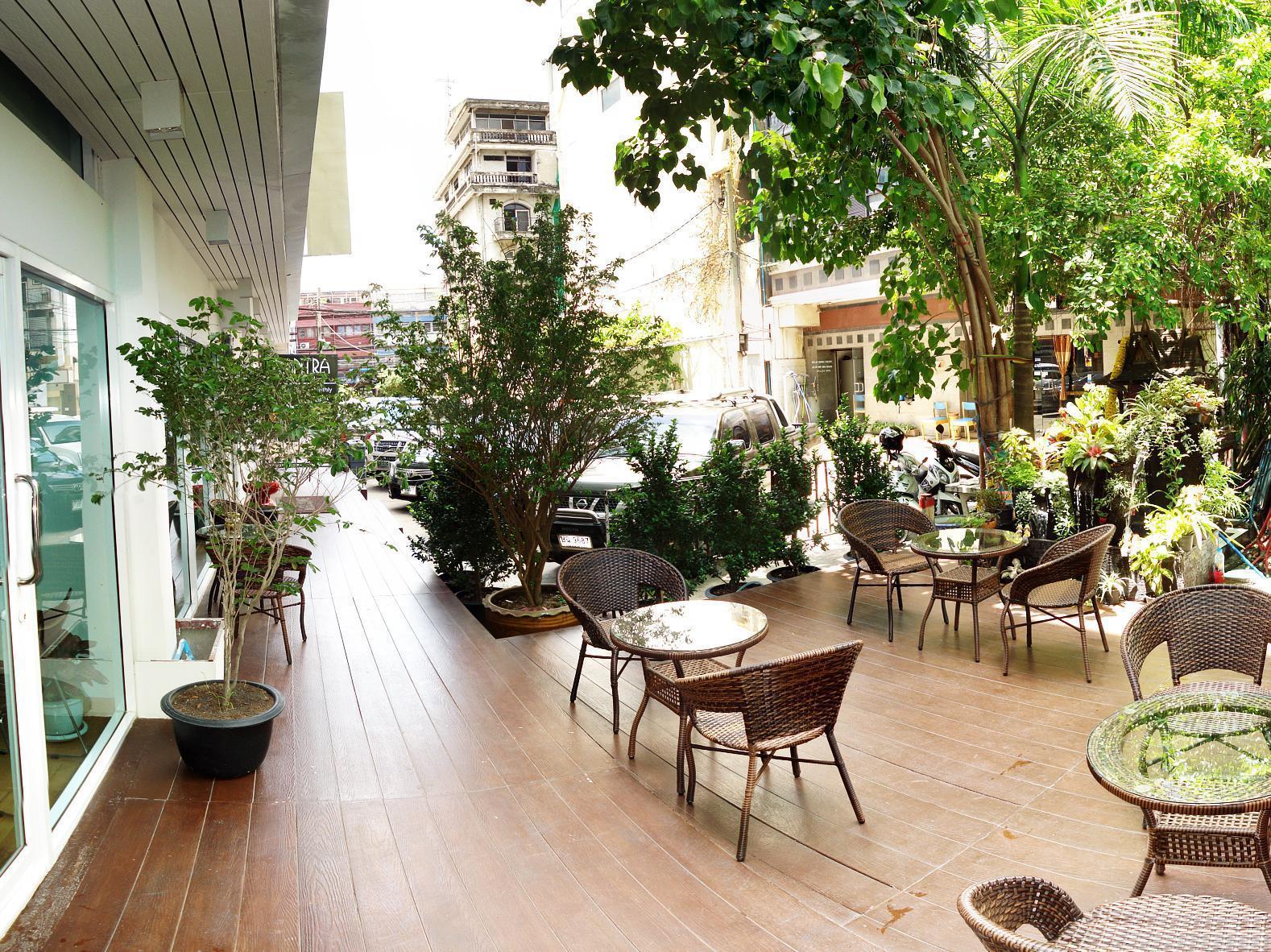 Nantra Silom Hotel Bangkok Bagian luar foto