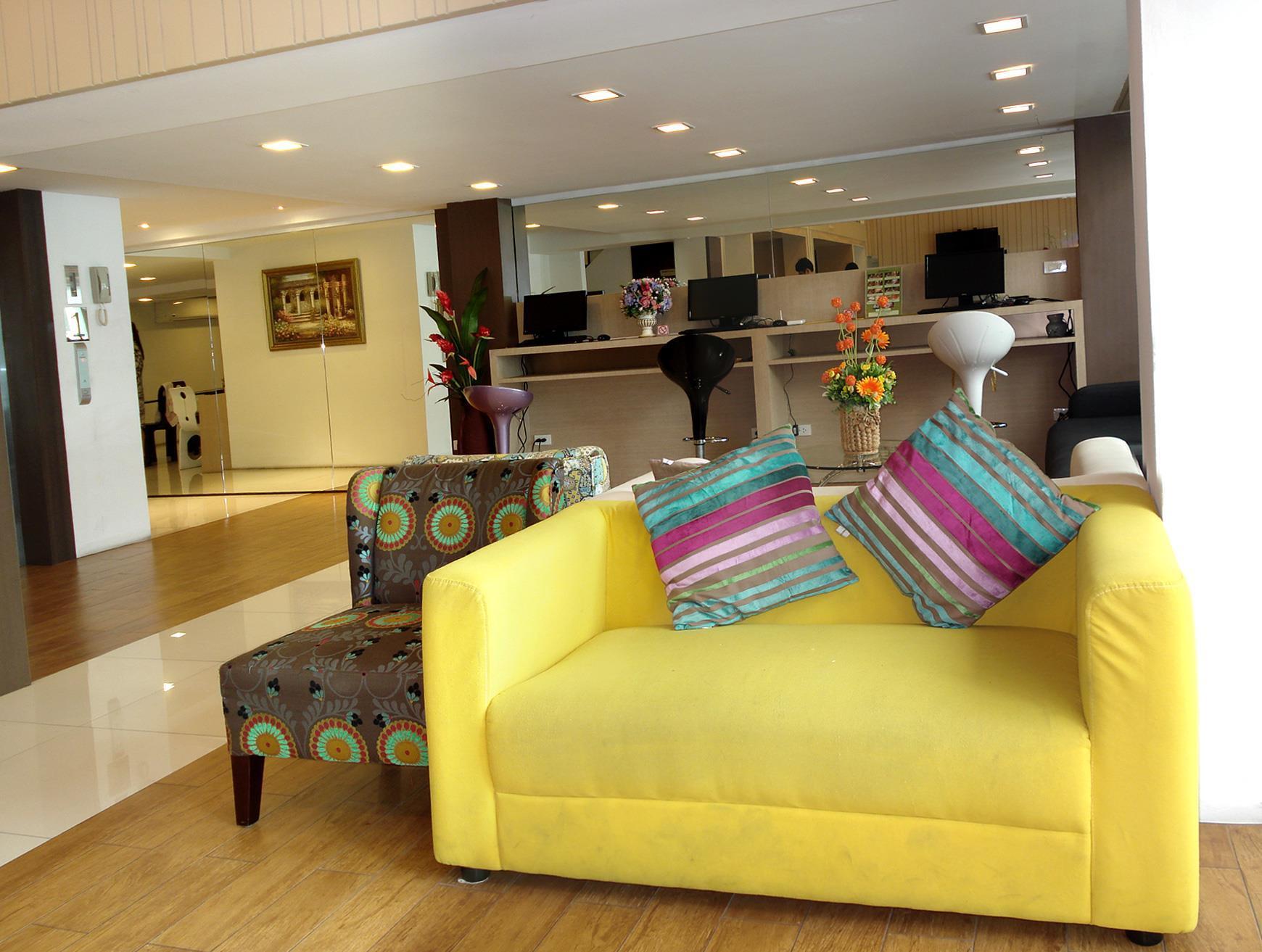 Nantra Silom Hotel Bangkok Bagian luar foto