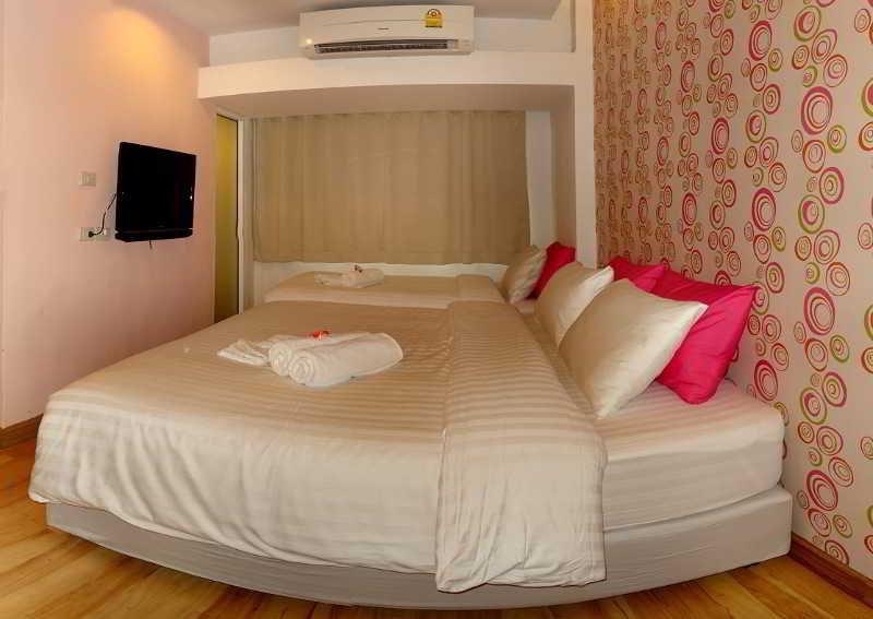 Nantra Silom Hotel Bangkok Bagian luar foto