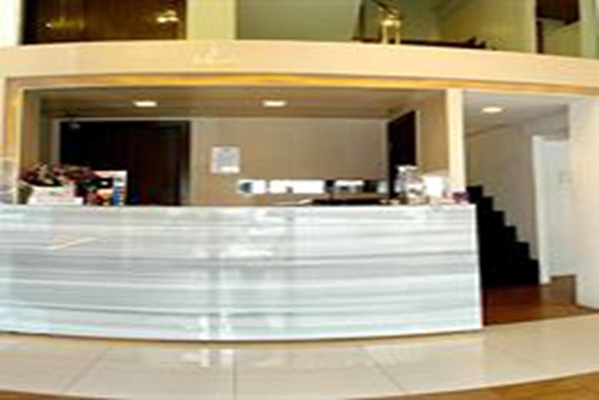 Nantra Silom Hotel Bangkok Bagian luar foto