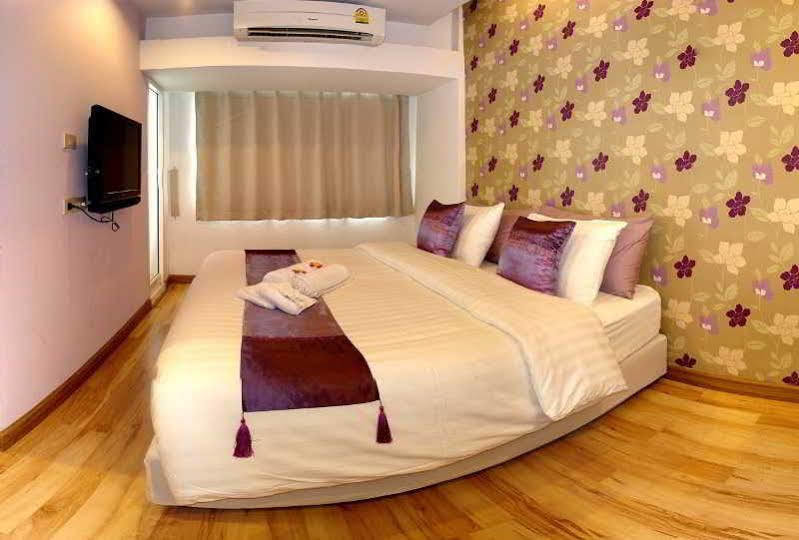 Nantra Silom Hotel Bangkok Bagian luar foto