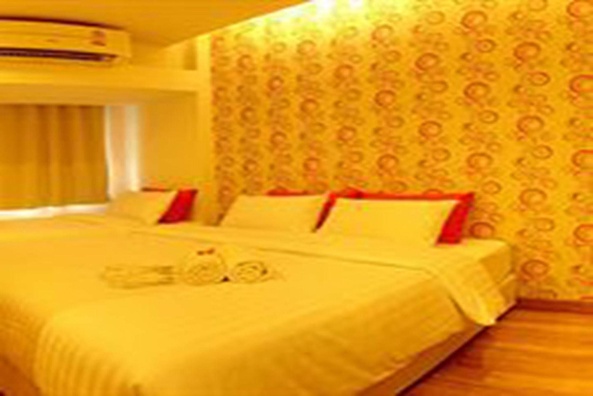 Nantra Silom Hotel Bangkok Bagian luar foto