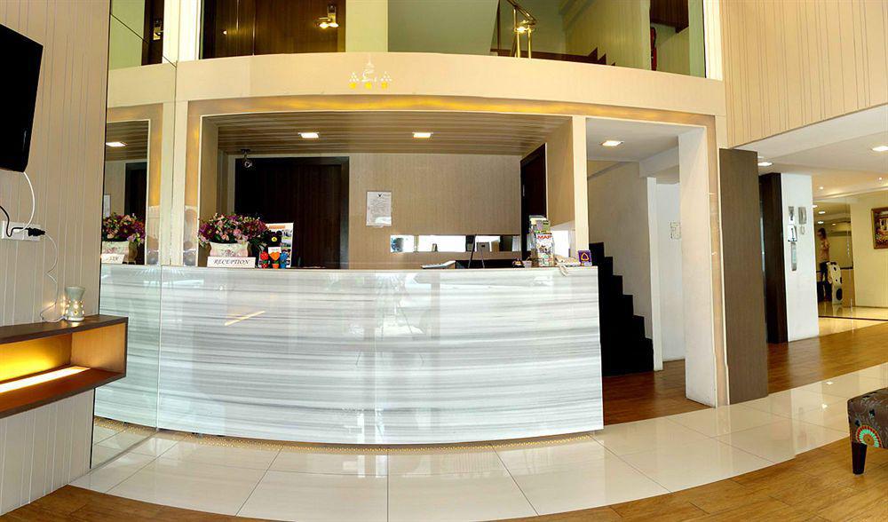 Nantra Silom Hotel Bangkok Bagian luar foto